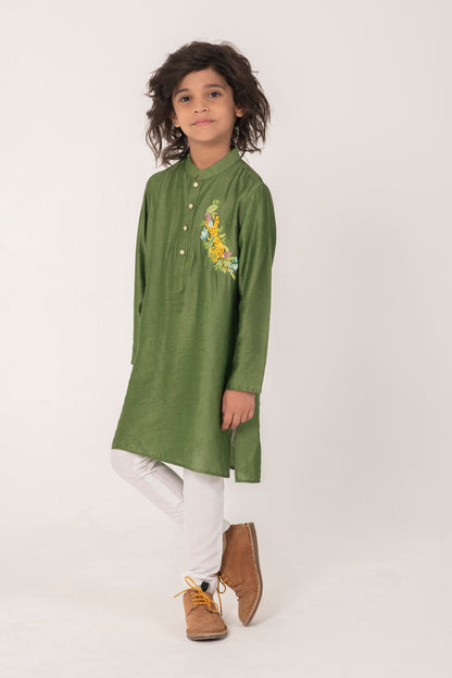 CHEST MOTIF GREEN KURTA